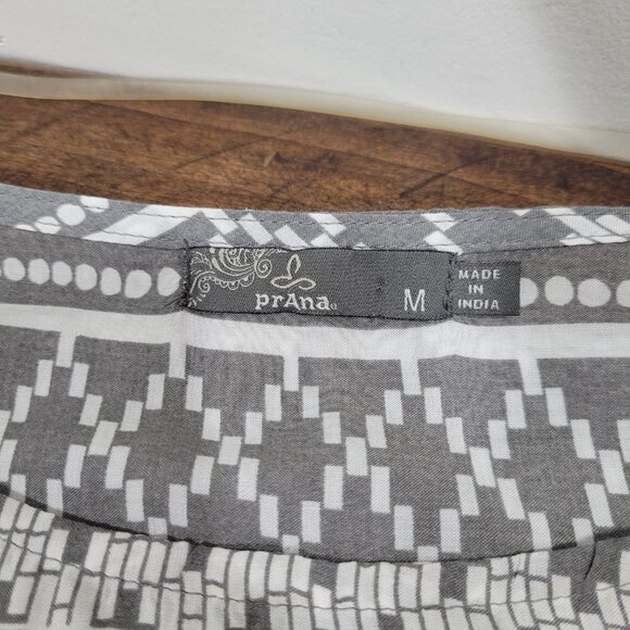 Prana Aleen Semi Sheer Graphic and Lace Top/Shirt w/Cup Sleeves Women's sz M - Picture 4 of 7